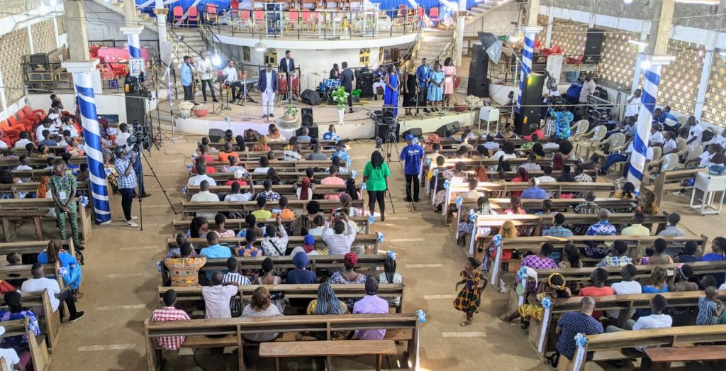 Salle pleine, Presbyterian Royal Voice en prestation